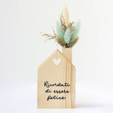 Carica l'immagine nel visualizzatore di Gallery, casetta con fiori secchi celesti artefaccio 002