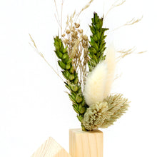 Carica l'immagine nel visualizzatore di Gallery, casetta con fiori secchi verdi artefaccio 003