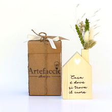 Carica l'immagine nel visualizzatore di Gallery, casetta con fiori secchi verdi artefaccio 007